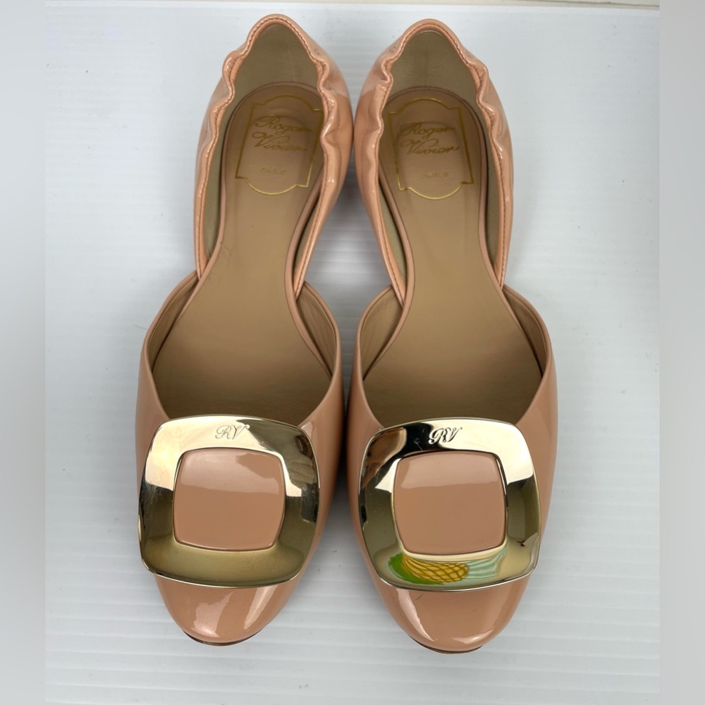 Roger Vivier Patent Leather Gold Hardware Ballerina Flats Size 37 Italy Beige